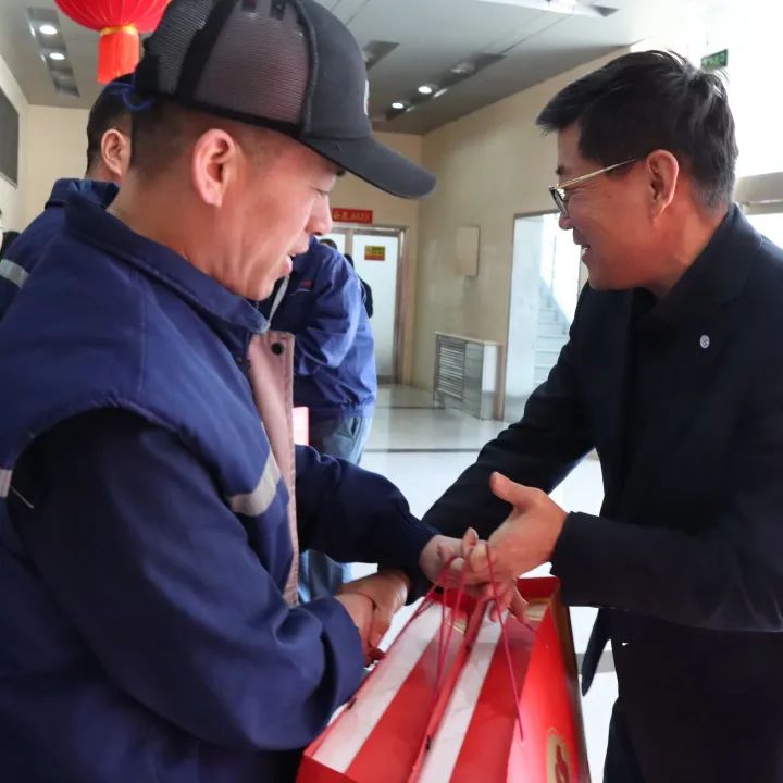 致敬坚守 | 新春慰问送温暖，，，，，鼓舞士气再出发-企业新闻-浙江华友钴业股份有限公司