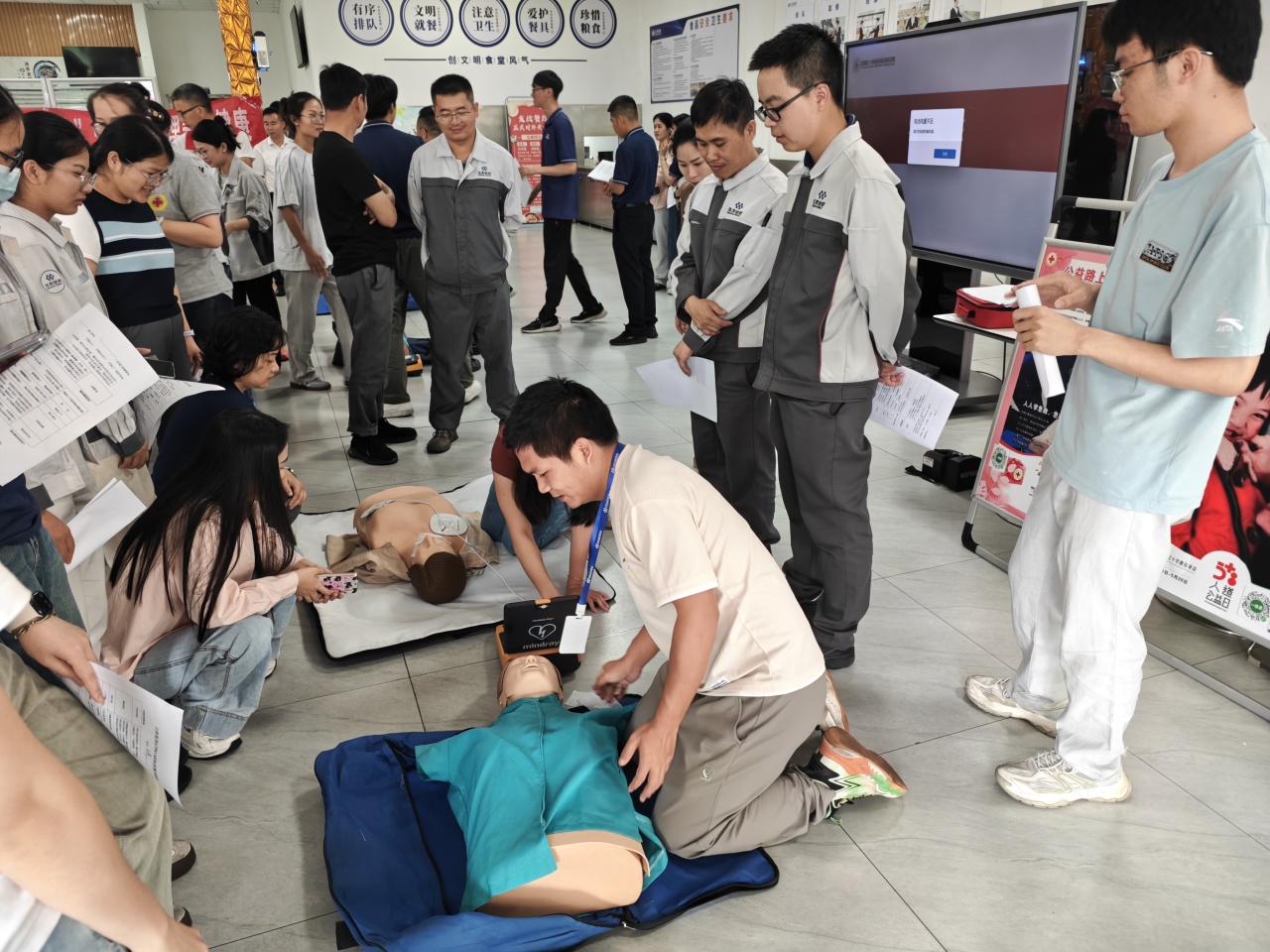 筑牢生命防地丨华友广西园区顺遂举行心肺苏醒（CPR）与自动体外除颤器（AED）持证培训-活动组织-浙江华友钴业股份有限公司